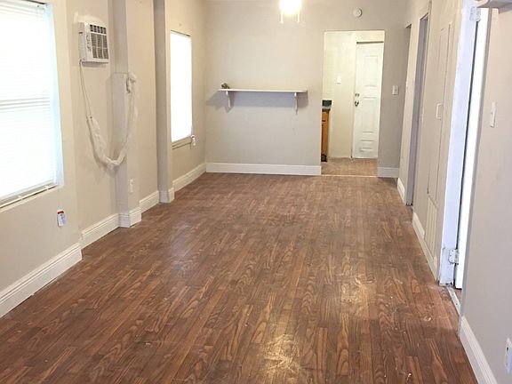 2nd image of 1008 E 9th St