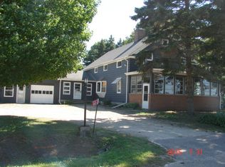 105 Wild Rose Rd, Genoa City, WI 53128