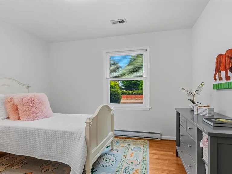 SE corner bedroom
