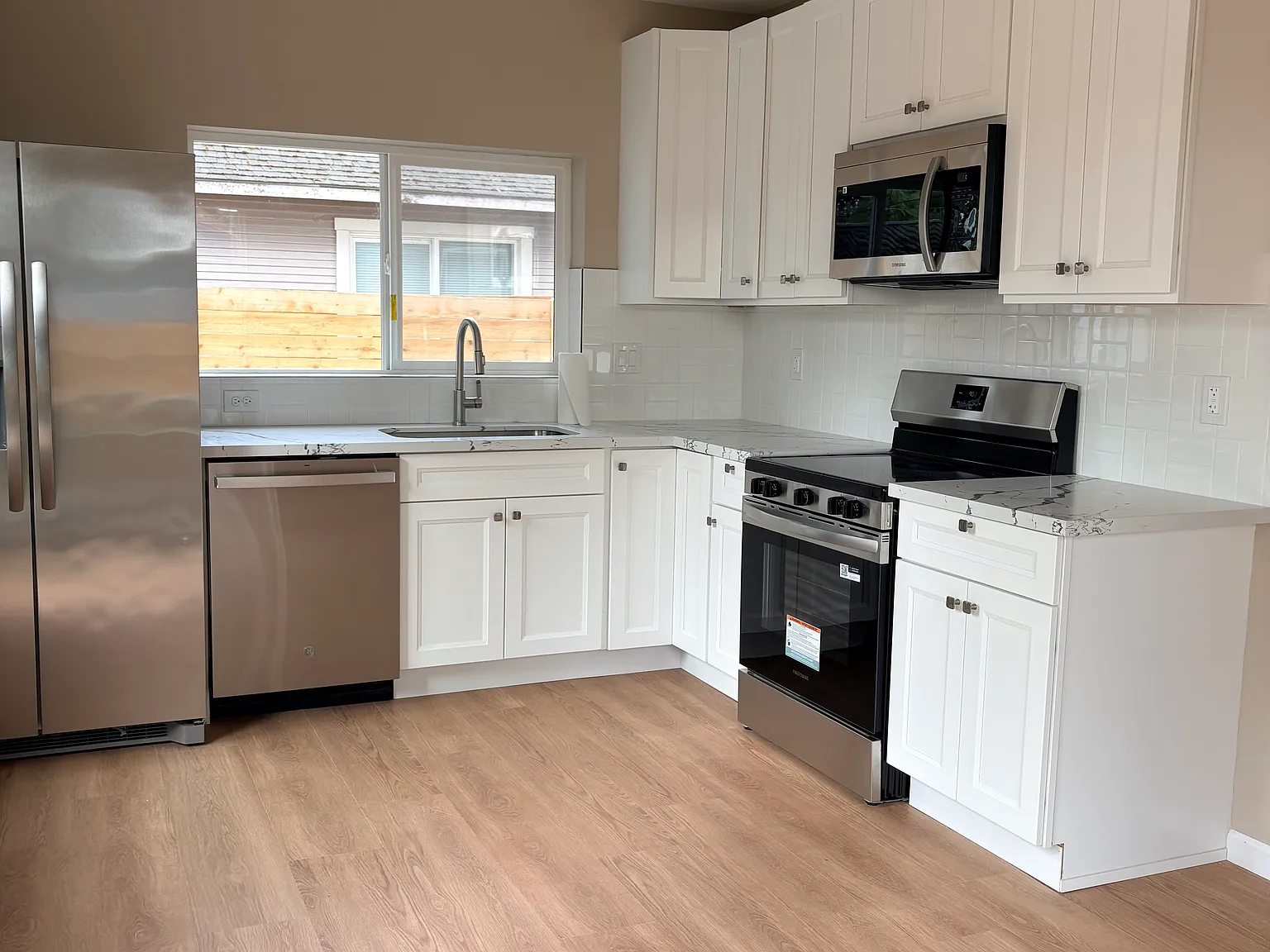 3 bed, 2.5 bath, 1240 sqft, $1,895 — Photo 4