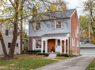 26020 Wyoming Rd, Huntington Woods, MI 48070