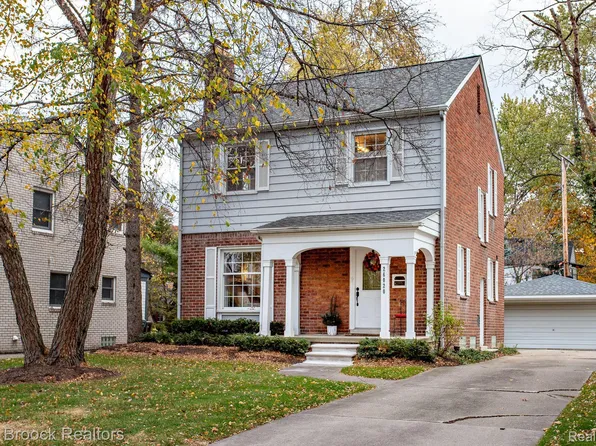 26020 Wyoming Rd, Huntington Woods, MI 48070