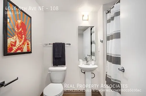 4046 8th Ave NE Photo 1