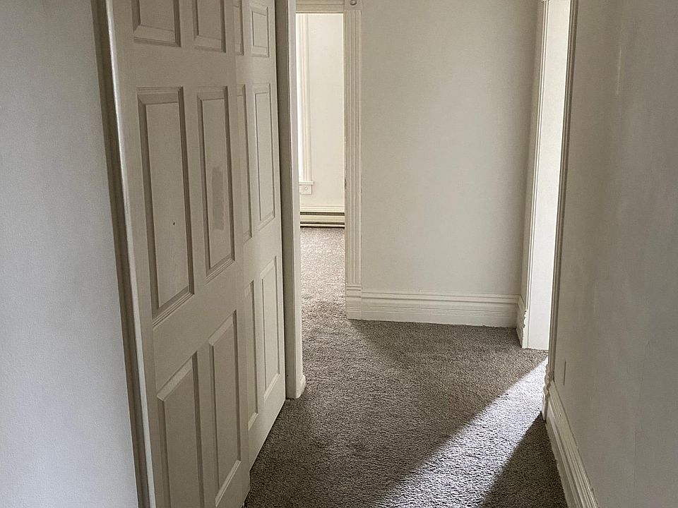 2nd image of 731 Linden Ave APT 4