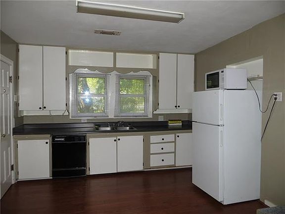 2nd image of 1106 Throckmorton St