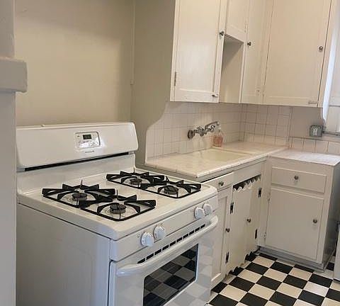 3rd image of 627 N Spaulding Ave #9