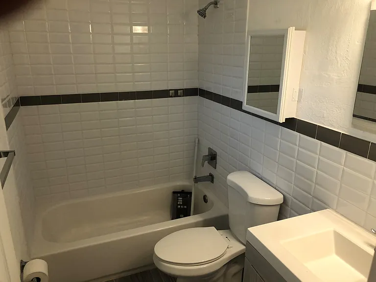 281 NW 40th St #2 — Photo 9