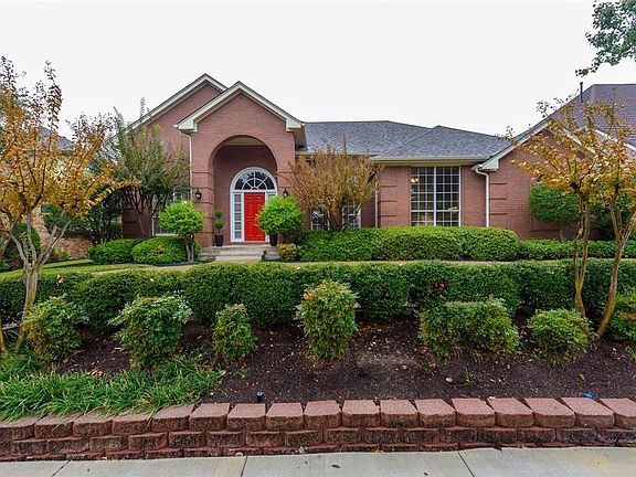 2nd image of 2305 Creekside Cir S