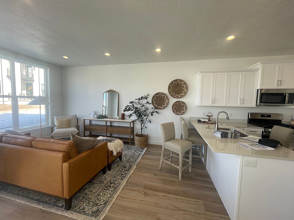 Kitchen/Living with bar