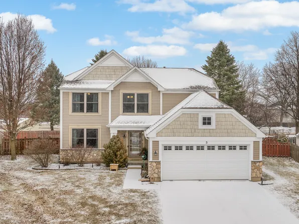 5 Wexford Ct, Lake In The Hills, IL 60156