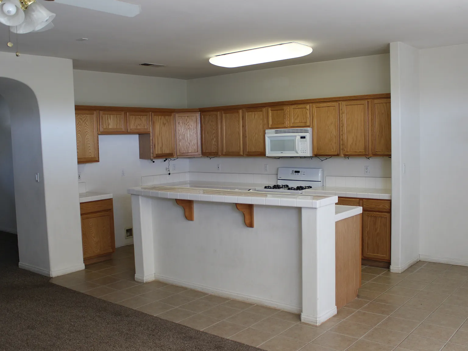4 bed, 1986 sqft, $2,500 — Photo 1