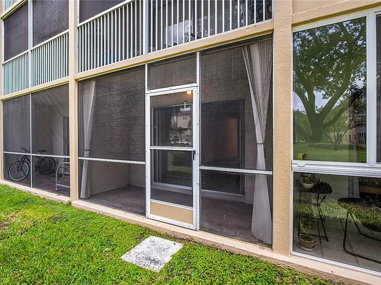 1400 SW 124th Ter #105Q — Photo 12
