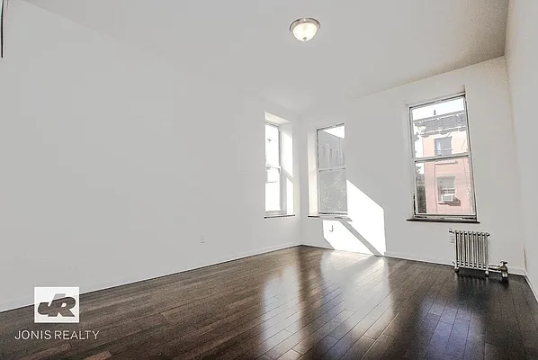 Rented by Jonis Realty | media 1