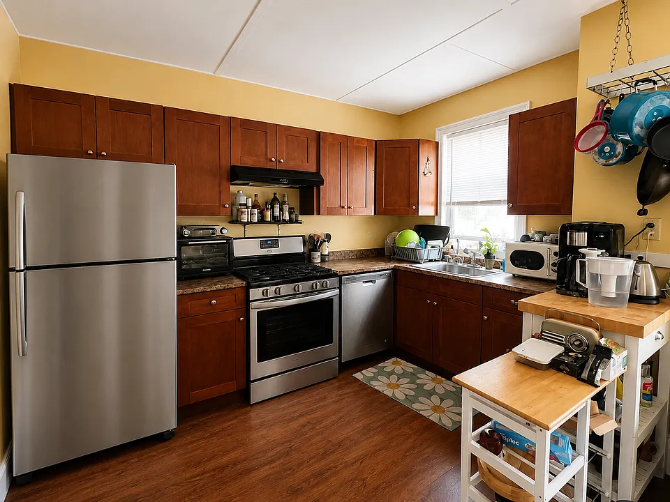 18 1st St #2