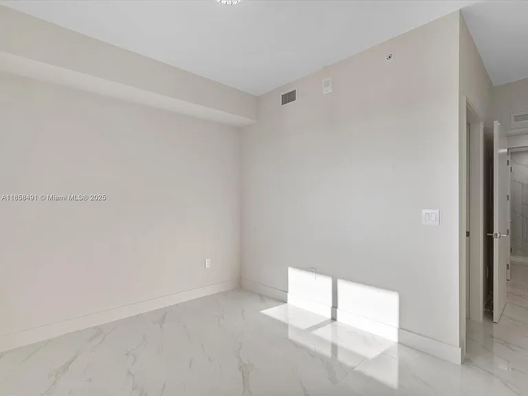 700 NE 24th St #4906 — Photo 27
