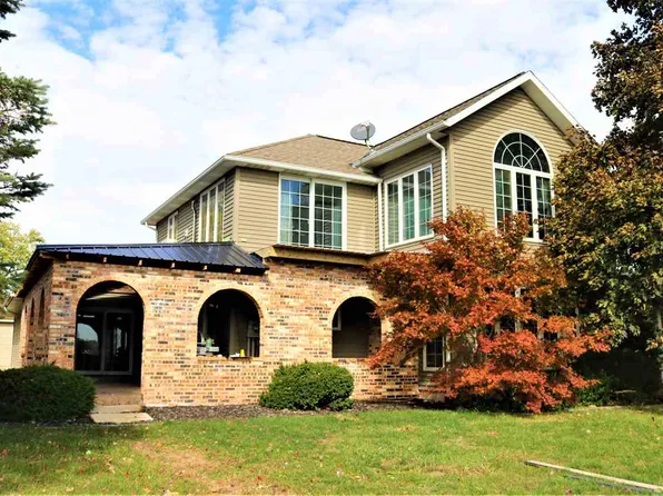 411 S Jefferson St, Brighton, IA 52540