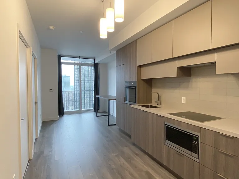 8 Eglinton Ave E #2009 — Photo 3