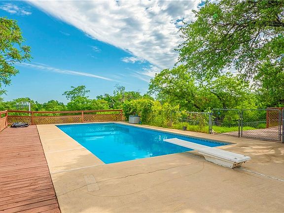 3rd image of 116 Glen Oak Ln