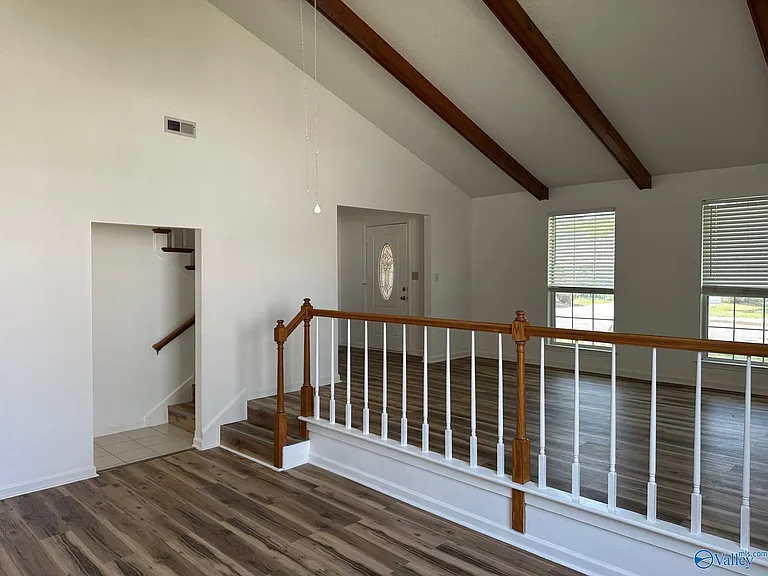212 Green Springs Ln — Photo 5