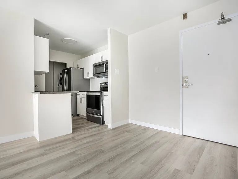 6105 Roblin Blvd — Photo 9