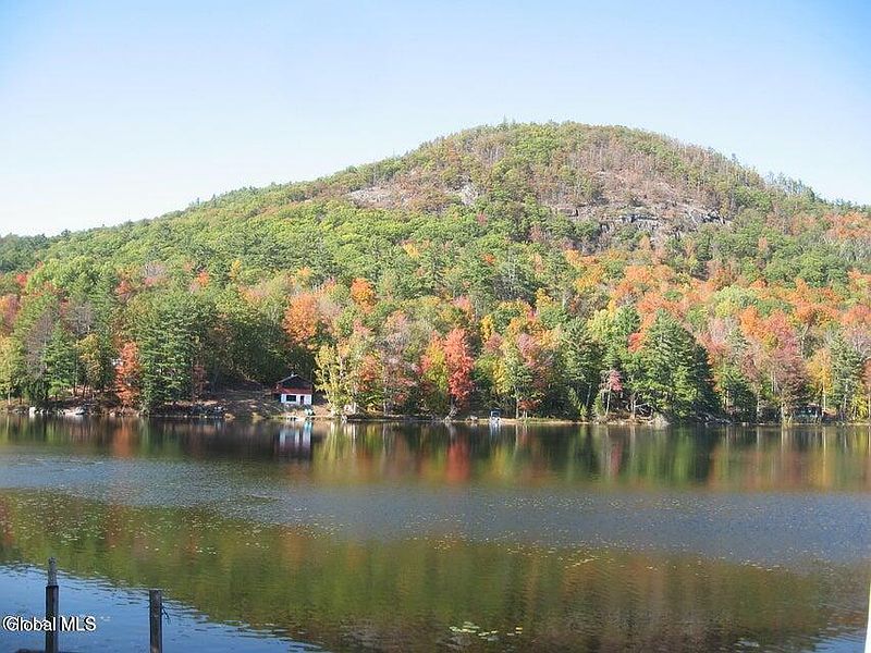 4th image of 386 Beaver Pond Road