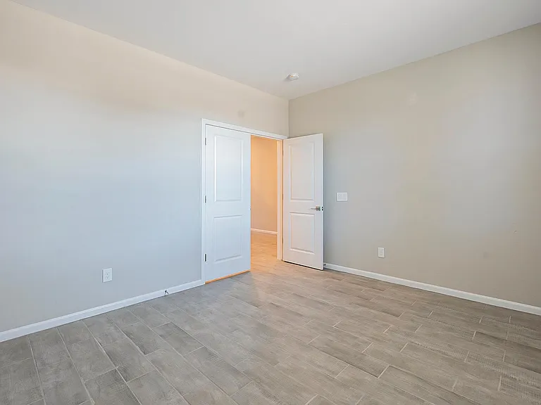 1434 E Pisa Dr — Photo 16