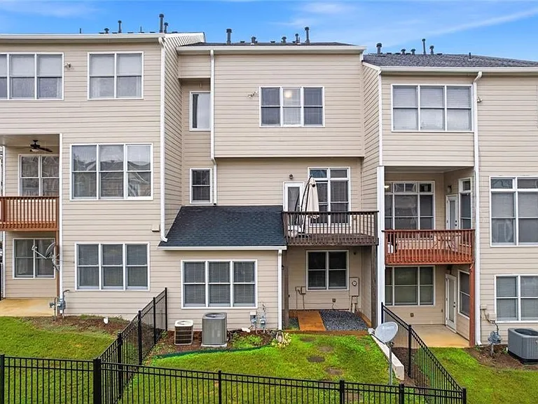 319 Creekbank Way SE — Photo 36