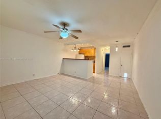 467 Golden Isles Dr APT 207, Hallandale, FL 33009