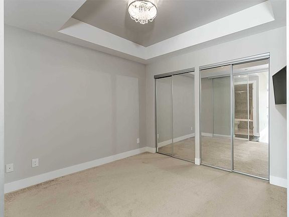 4th image of 3018 Yonge St #311