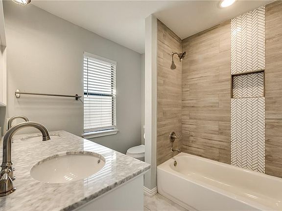 5th image of 234 E Bancroft Dr