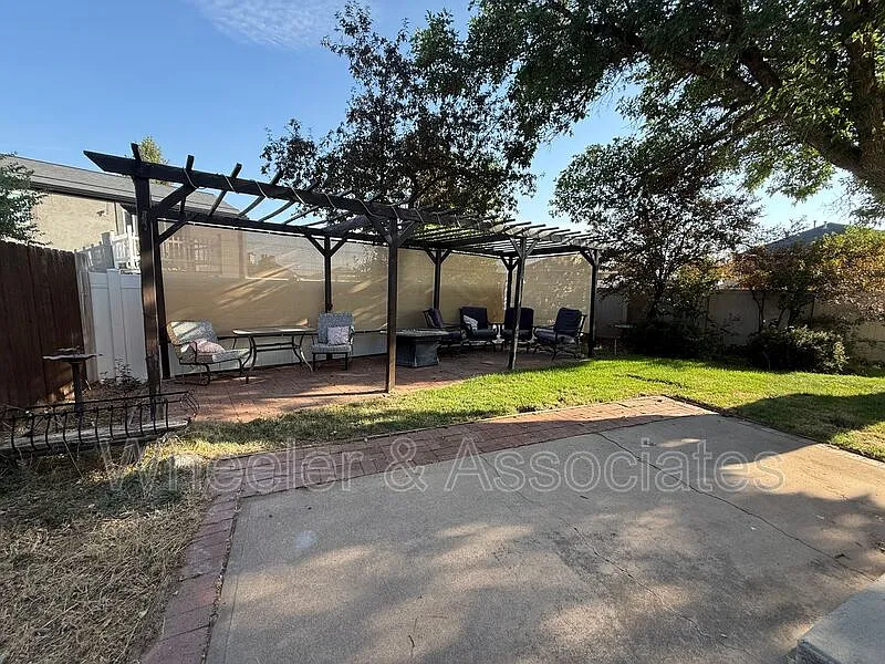 4 bed, 2.0 bath, 1875 sqft, $2,150 — Photo 3