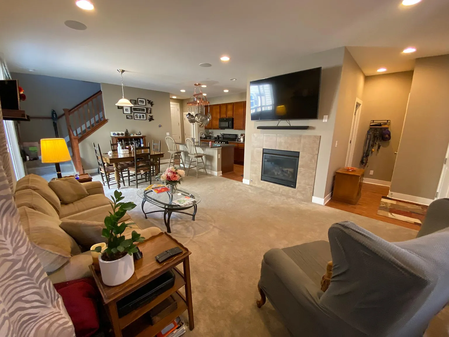 2 bed, 1718 sqft, $3,100 — Photo 4