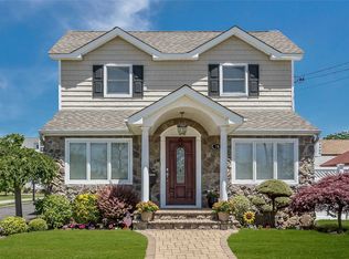 76 Sheridan Ave, Hewlett, NY 11557