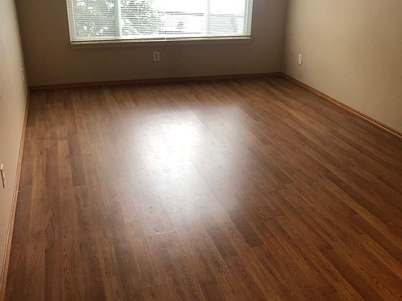 3rd image of 950 Ann St APT 204