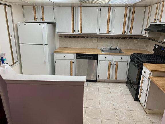 3rd image of 7530 Roosevelt Blvd #A
