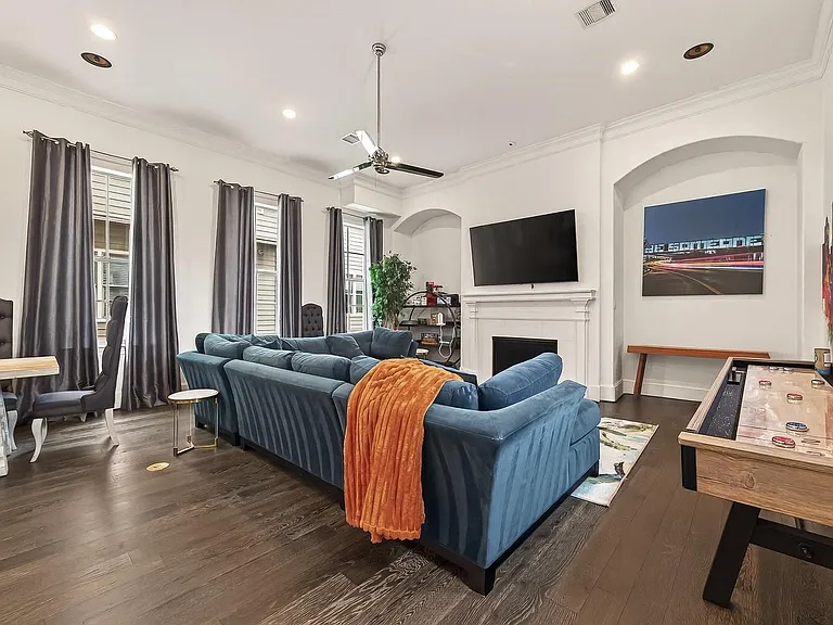 2506 McKinney St — Photo 11