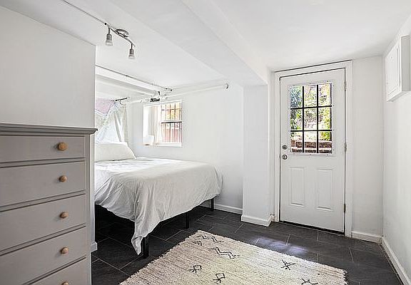 5th image of 611 Carroll St APT 1