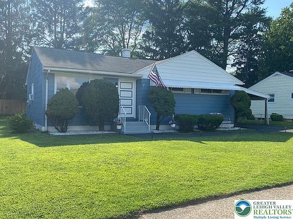 3rd image of 2303 Fleur Ln