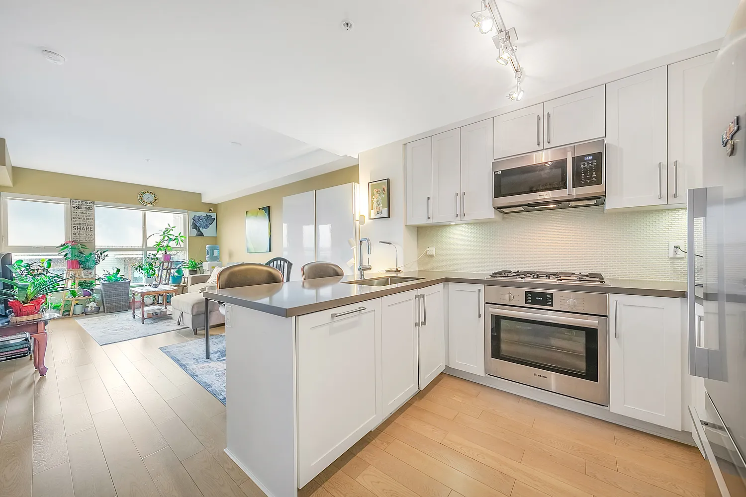 2 bed, 825 sqft, $2,700 — Photo 1