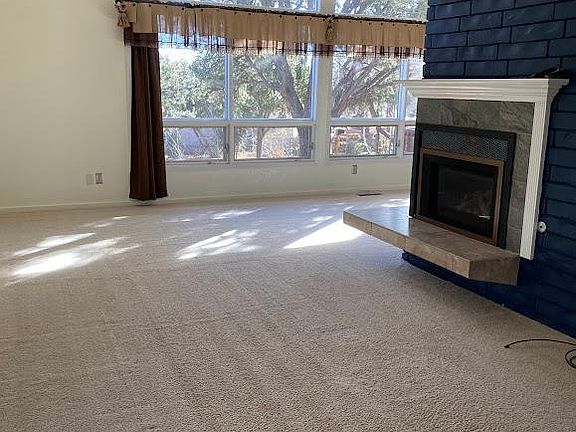 Main Livingroom new carpet installed in 2022. This picture has the old carpet showing