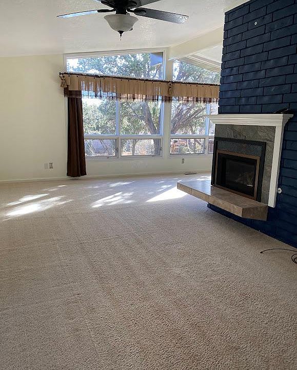 Main Livingroom new carpet installed in 2022. This picture has the old carpet showing