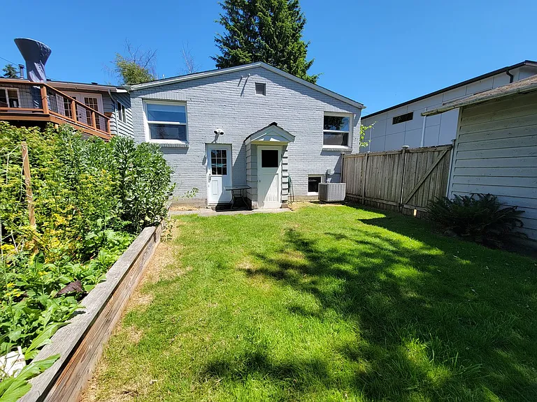 9225 Wallingford Ave N — Photo 15