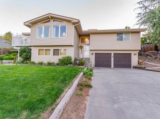221 Riverwood St, Richland, WA 99352