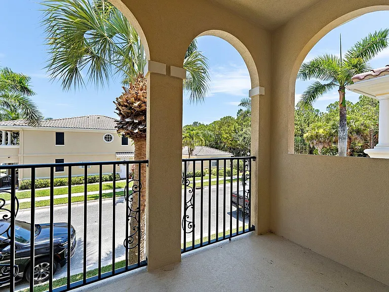 4526 Illicium Dr — Photo 24
