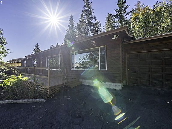 3rd image of 1426 Woodland Dr
