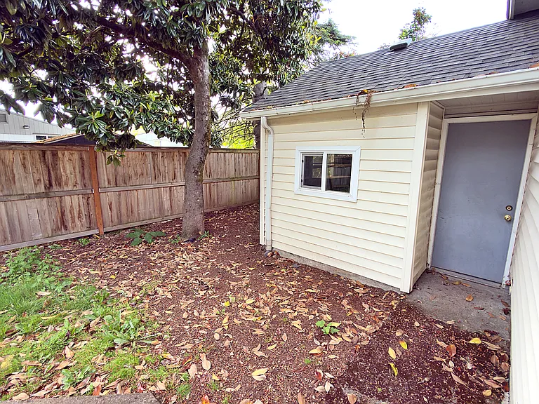 905 NE 94th Ave — Photo 38
