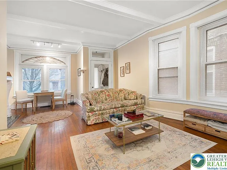 717 W Broad St #1 — Photo 3