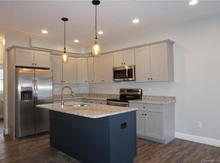 8 Standish Rd #B, Coventry, CT 06238