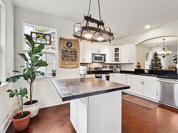 3rd image of 140 Onini Ct