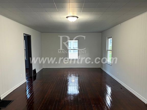 5th image of 422 Anderson St